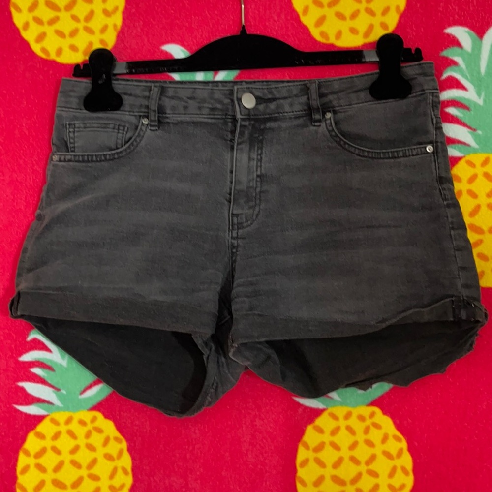 H&M faded black jeans shorts sz10
